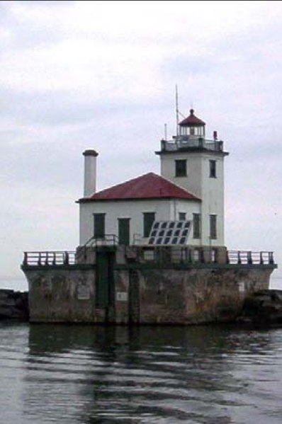 File:OswegoLighthouse2.jpg