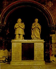 Chapelle des Saints-Patrons : les statues de Charles, marquis de Rostaing (1582) et Messire Tristan, marquis de Rostaing (1645).