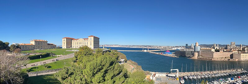 File:Panoramique Palais du Pharo et Vieux-Port en novembre 2022.jpg