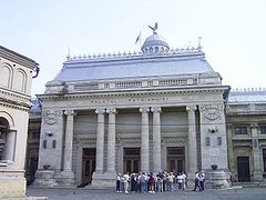 Patriarchenpalast Bukarest.jpg