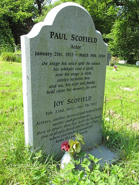 File:Paul Scofield's gravestone.JPG