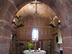 Vue sur le chœur gothique avec fresques, Anges et Statue de St Michel (XVIIIe)