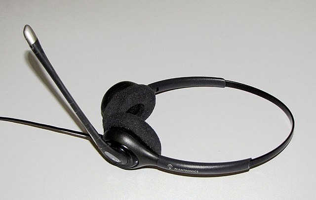 File:Plantronics headset.jpg - Wikimedia Commons