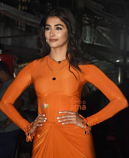 File:Pooja Hegde on the sets of The Kapil Sharma Show.jpg