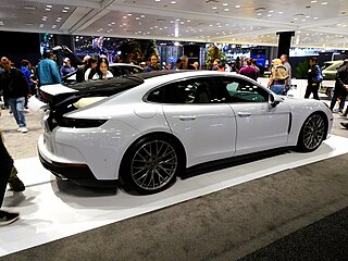 Porsche Panamera 4 (2024) (53623960658)