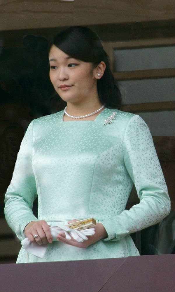 File:Princess Mako and Princess Kako at the Tokyo Imperial Palace (cropped).jpg