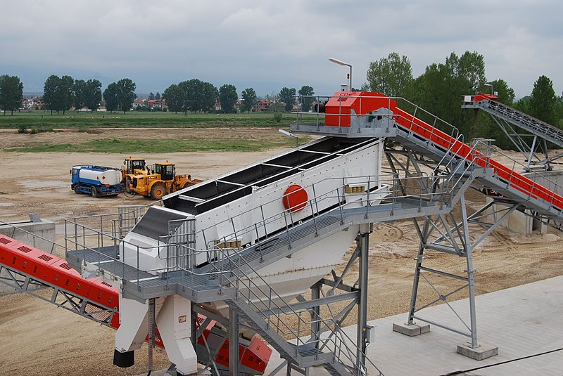 File:Prograde screen view from aggregate stockpile conveyor walkway (6237694023).jpg