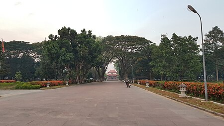 Tập_tin:QuangTrung_museum_landscape.jpg