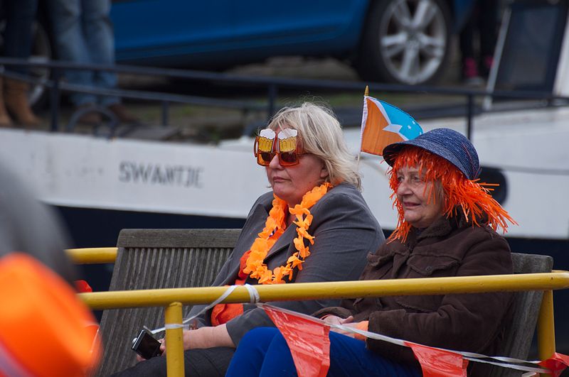 File:Queen's day amsterdam 2013 13.jpg