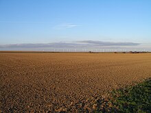 Blick von der L 172 bei Hermannseck nordnordostwärts über die Querfurter Platte zum Windpark bei Oberfarnstädt