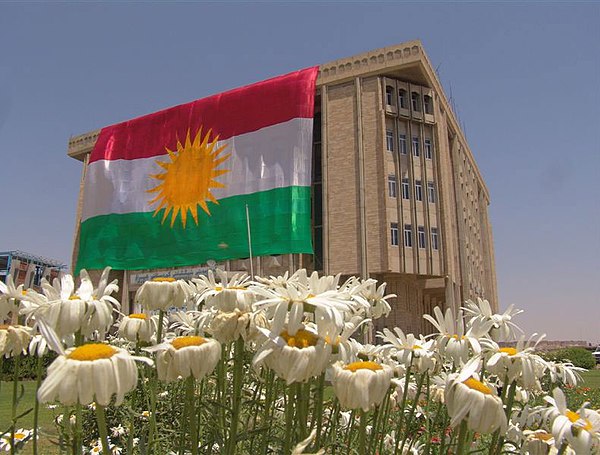 Raising the flag of Kurdistan on the parliament of Kurdistan