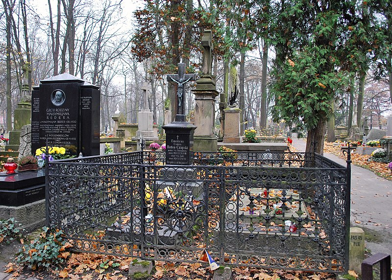 File:Rakowicki Cemetery, grave of Emeryk Hutten-Czapski (Polish collector), 26 Rakowicka street, Kraków, Poland.JPG