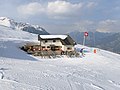 English: Restaurant Somtgant, skiing area Savognin Bergbahnen (Somtgant, Riom-Parsonz / Savognin, Grison, Switzerland) Deutsch: Bergrestaurant Somtgant, Skigebiet der Savognin Bergbahnen (Somtgant, Riom-Parsonz / Savognin, Graubünden, Schweiz) Rumantsch: Ustareia Somtgant, territori da skis dallas pendicularas Savognin (Somtgant, Riom-Parsonz / Savognin, Grischun, Svizra) Italiano: Ristorante Somtgant, area sciistica delle Savognin Bergbahnen (Somtgant, Riom-Parsonz / Savognin, Grigioni, Svizzera)