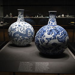 Porcelain wares,such as those similar to these Yongle-era porcelain flasks,were often presented as trade goods during the 15th-century Chinese maritime expeditions. (British Museum) Room 95-6753.JPG