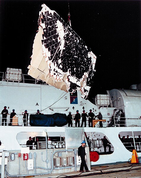 File:STS-51-L Debris Aboard the USGS Cutter Dallas - GPN-2004-00013.jpg
