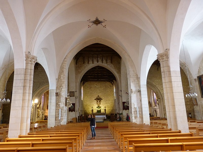 File:Saint-Pierre-d'Oléron Kirche - Innenraum 1.jpg