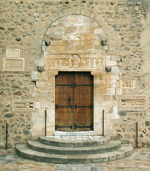 最古の扉口彫刻 ロマネスクの美術