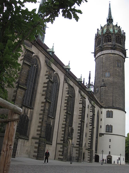 File:Schlosskirche in Wittenberg.JPG