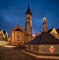 Schwäbisch Gmünd - Altstadt - Marktplatz - Marienbrunnen und Johanniskirche in blauer Stunde