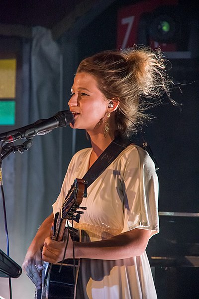 File:Selah Sue (ZMF 2018) IMGP8172.jpg