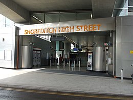 Shoreditch High Street stn ingång2 april2010.jpg