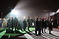Składanie wieńców podczas odsłonięcia pomnika Lecha Kaczyńskiego.jpg