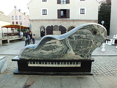 Rivisitazione scultorea di un pianoforte