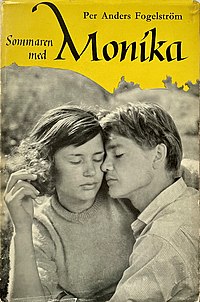 Sommaren med Monika fick vid utgivningen 1953 (femte–sjätte tusendet) ett omslag med foto från inspelningen av filmen sommaren 1952.