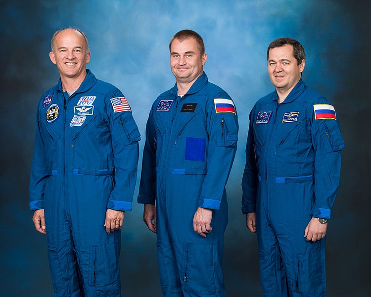 Súbor:Soyuz TMA-20M official crew portrait.jpg