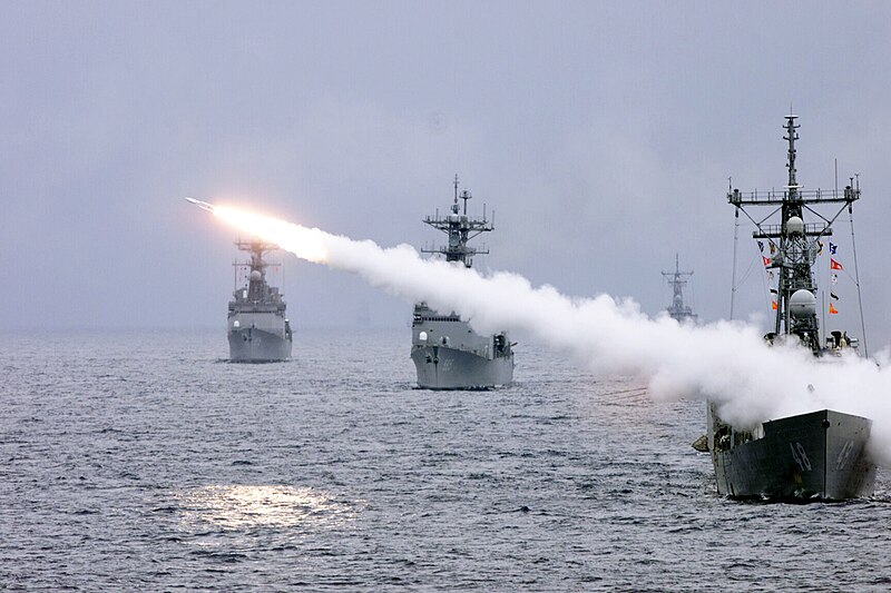 File:Standard missile launch from FFG 48.jpg