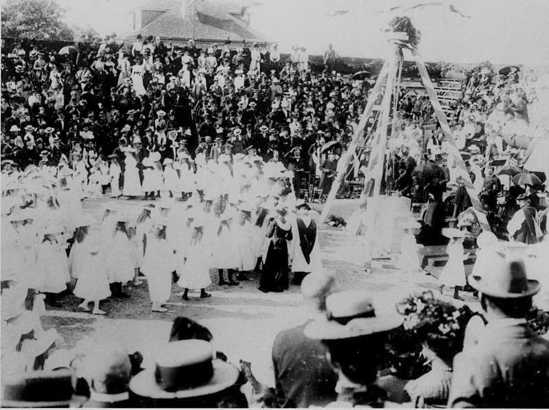 File:StateLibQld 1 160437 Duke of Cornwall and York laying the foundation stone of St. John's Anglican Cathedral, Brisbane, 1901.jpg