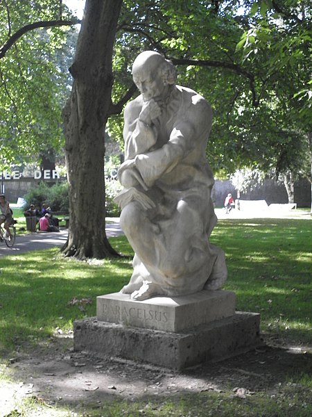 File:Statue in Mirabellpark - panoramio.jpg