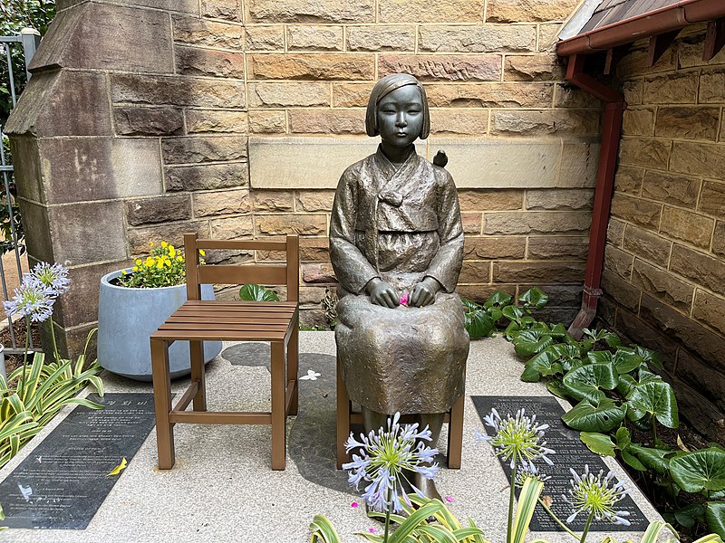 File:Statue of Peace - Comfort Women 01.jpg