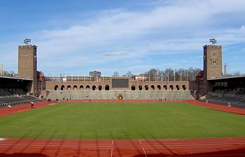 Stockholms stadion, dagens udseende, vy mod nord (venstre) og vy mod syd.