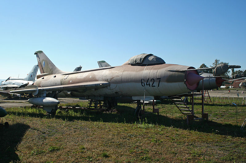 File:Sukhoi Su-7BKL Fitter-A 6427 (8155469780).jpg