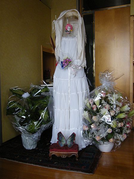 File:The Bride - Installation.JPG