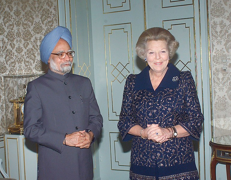 File:The Prime Minister, Dr. Manmohan Singh calls on Her Majesty Queen Beatrix Wilhelmina Armgard in the Palace Huis ten Bosch, The Hague, The Netherlands on 9 November, 2004.jpg