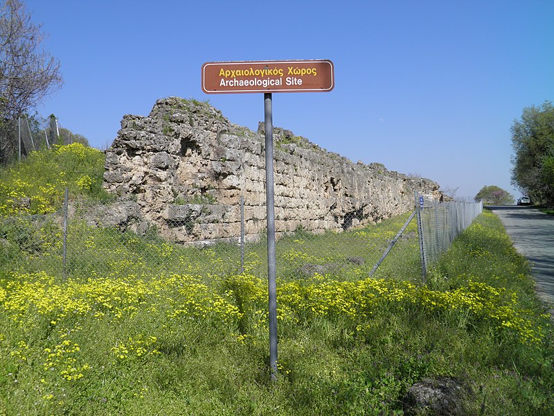 File:The entrance to the archaeolgical site, Ancient Edessa (7120816133).jpg