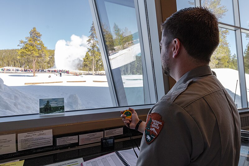 File:Timing an Old Faithful Geyser eruption (46945768354).jpg