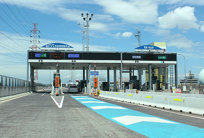 Toll gates are placed at most of the entrances and exits of Japanese expressways