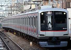 5050-sarjan juna Toyoko-linjalla