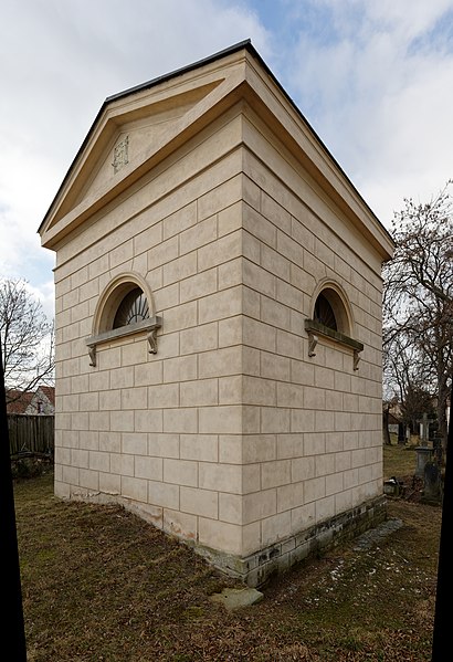 File:Tomb of Clam-Martinic family in Smečno (2332).jpg