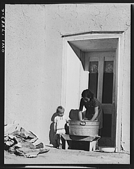 File:Trampas, New Mexico. One of the daughters of Juan Lopez, majordomo, doing the family washing. In summer, water is heated out of doors on an open fire, but in winter it is heated in the kitchen on the LCCN2017845899.tif