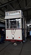 Triebwagen 202 steht in der Halle des Museumsbahnhofs