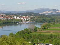 Pohled z portugalské Valençy přes Minho na galicijské Tui
