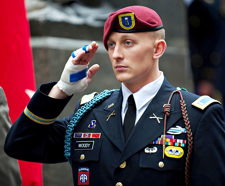 File:U.S. Army 1st Lt. Alexander Woody, with the 82nd Airborne Division, stands for the national anthem during a ceremony celebrating the U.S. Army's 237th birthday in Times Square June 14, 2012, in New York 120614-A-AO884-084.jpg