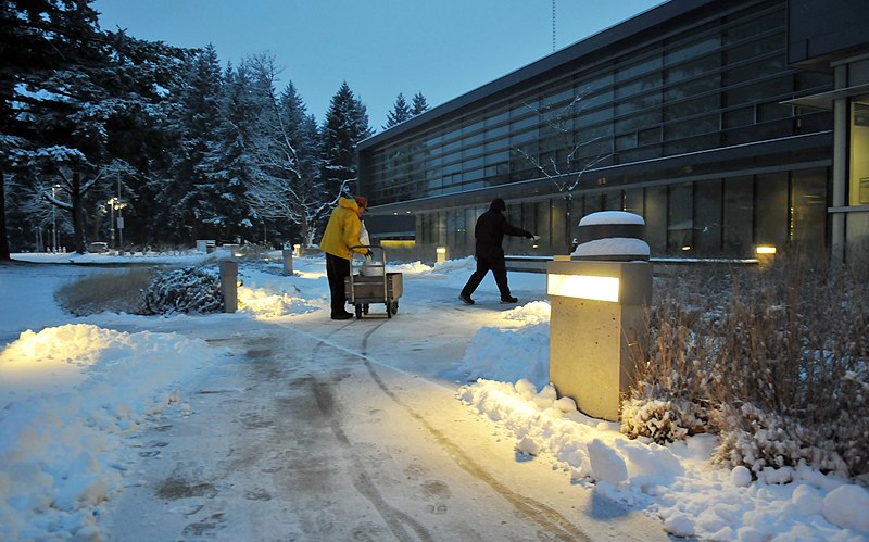 File:UFV snow day CEP 02 (11469680223).jpg