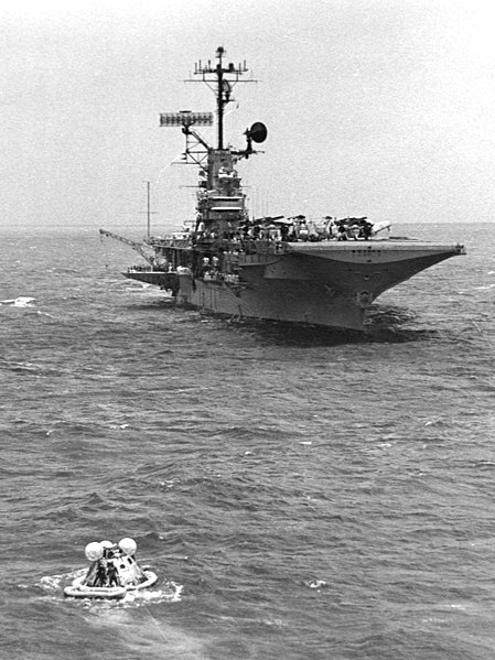 File:USS Hornet (CVS-12) approaches Apollo 11 space capsule 1969.jpg