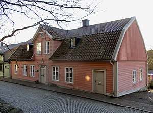 Uddmanska huset med ingång från Västra Gatan 9.