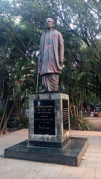 File:VK Krishna Menon Statue Mananchira.jpg